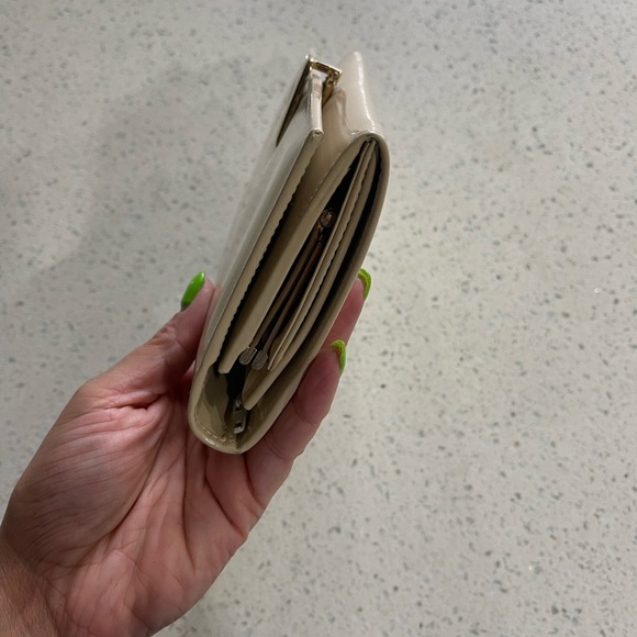 Gucci Wallet Like New (EUC) - Picture 10 of 15